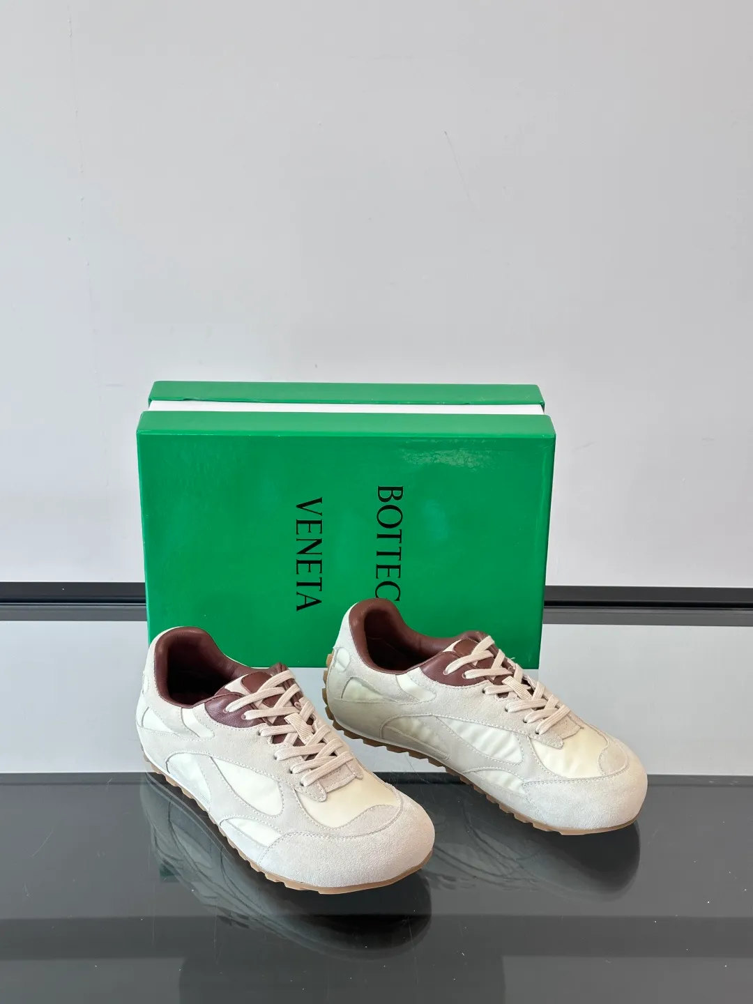 p600 "Bv" new orbit👫 casual sneakers for couples, the retro style of the millennium is so handsome, a super cool fashion item, the most important thing is that it feels incomparably comfortable on the feet, and the design style is also perfect. It will definitely be the one you wear most in daily life, original development, high quality presentation! Size: 35-45 (men’s size 38.45 customized)